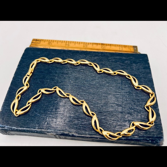 Vintage gold tone link chain collar necklace - Picture 5 of 9